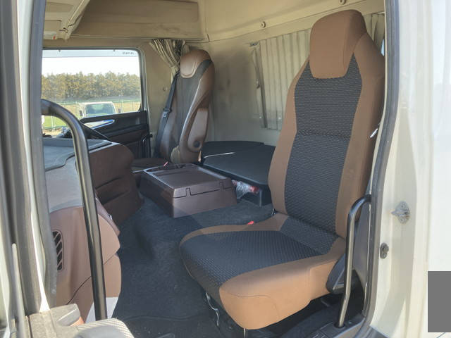 日野プロフィアトレーラーヘッド（トラクターヘッド）大型（10t）[写真24]