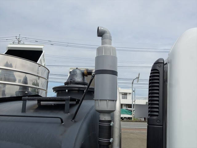 三菱ふそうキャンターバキュームカー小型（2t・3t）[写真12]