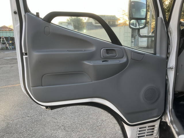 日野デュトロ冷凍車（冷蔵車）小型（2t・3t）[写真28]