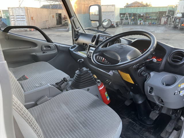 日野デュトロ冷凍車（冷蔵車）小型（2t・3t）[写真33]