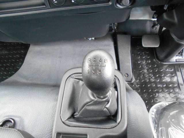 三菱ふそうファイター平ボディ中型（4t）[写真28]