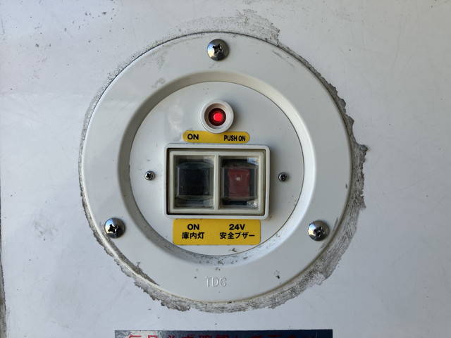 いすゞエルフ冷凍車（冷蔵車）小型（2t・3t）[写真16]