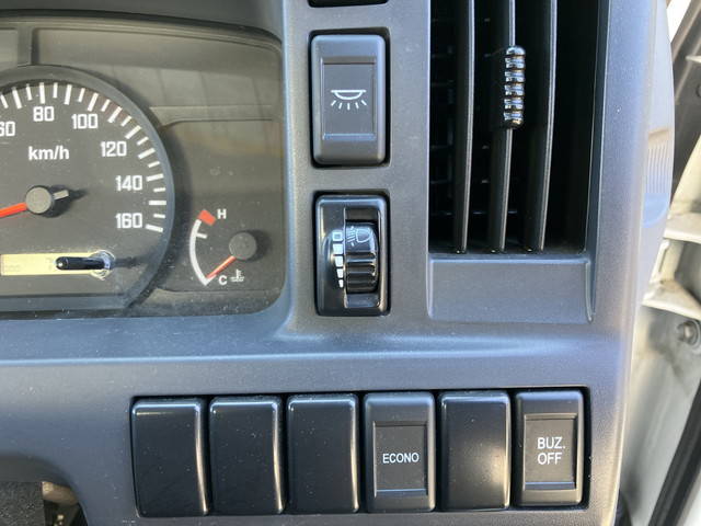 いすゞエルフ冷凍車（冷蔵車）小型（2t・3t）[写真35]