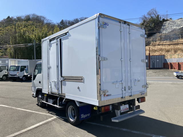 いすゞエルフ冷凍車（冷蔵車）小型（2t・3t）[写真04]