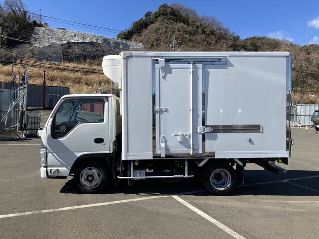 いすゞエルフ冷凍車（冷蔵車）小型（2t・3t）[写真05]