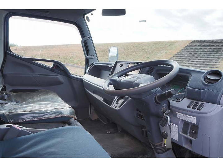 三菱ふそうキャンターアルミブロック小型（2t・3t）[写真30]