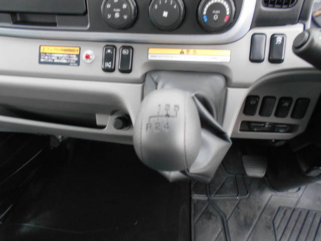 三菱ふそうキャンタークレーン5段小型（2t・3t）[写真32]