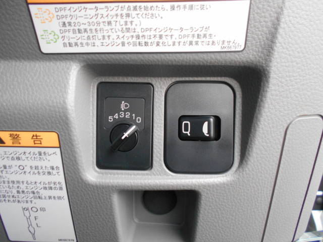 三菱ふそうキャンタークレーン5段小型（2t・3t）[写真34]