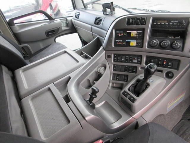 UDトラックスクオンアルミウイング大型（10t）[写真11]