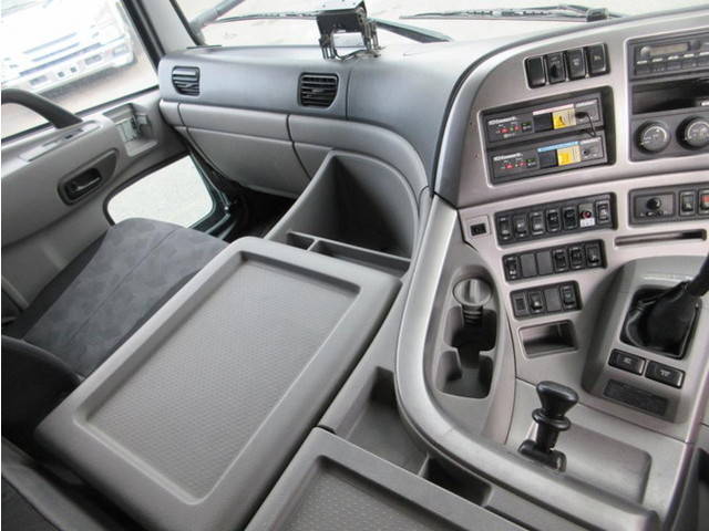 UDトラックスクオンアルミウイング大型（10t）[写真13]