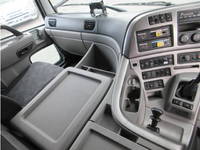 UDトラックスクオンアルミウイング大型（10t）[写真13]