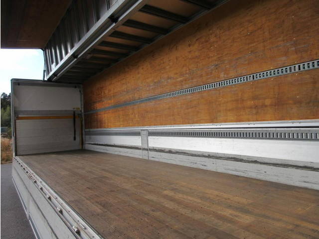 UDトラックスクオンアルミウイング大型（10t）[写真18]