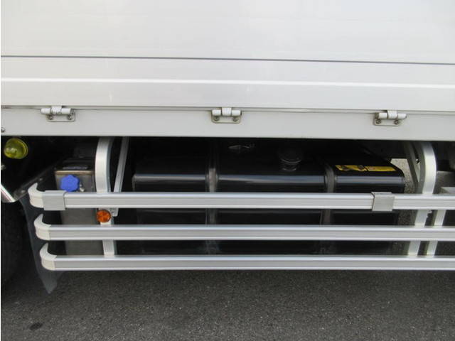 UDトラックスクオンアルミウイング大型（10t）[写真34]