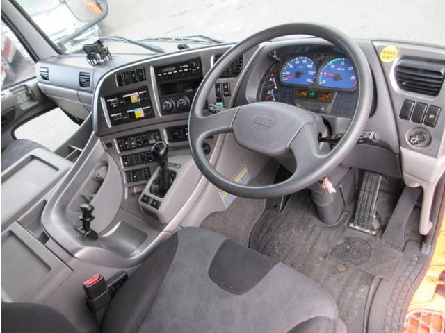 UDトラックスクオンアルミウイング大型（10t）[写真09]