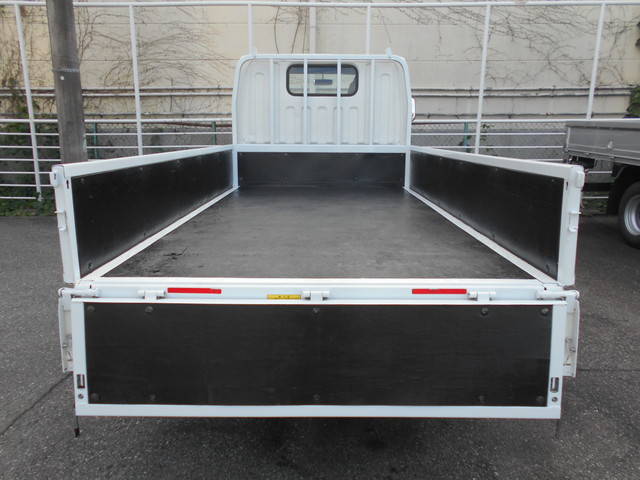 三菱ふそうキャンター平ボディ小型（2t・3t）[写真10]