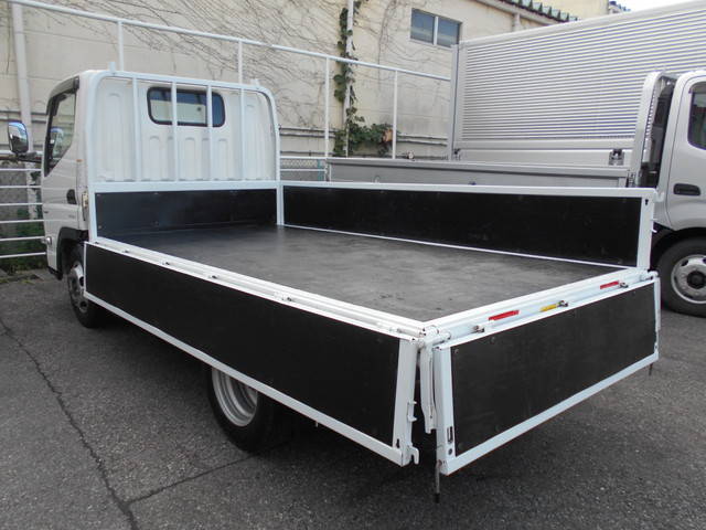 三菱ふそうキャンター平ボディ小型（2t・3t）[写真11]