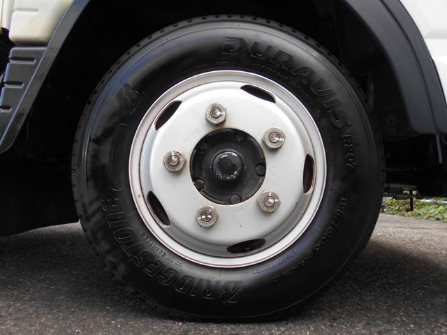 三菱ふそうキャンター平ボディ小型（2t・3t）[写真20]