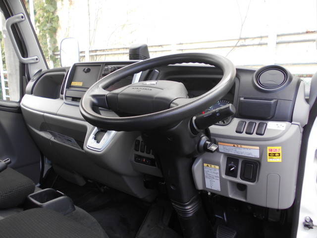 三菱ふそうキャンター平ボディ小型（2t・3t）[写真23]