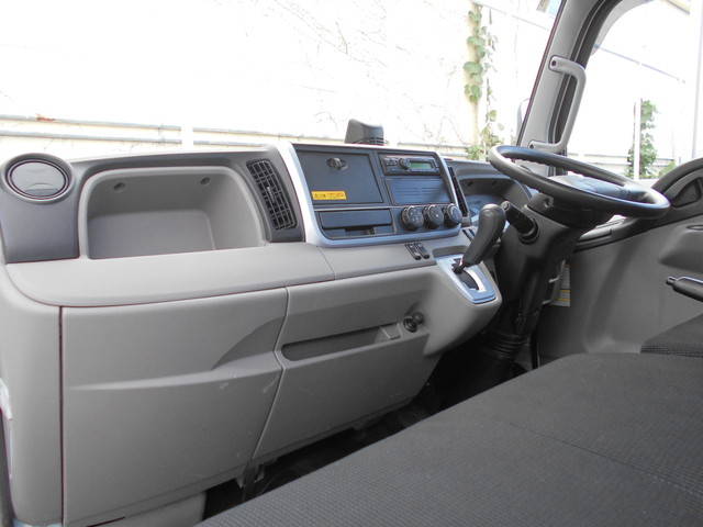 三菱ふそうキャンター平ボディ小型（2t・3t）[写真25]