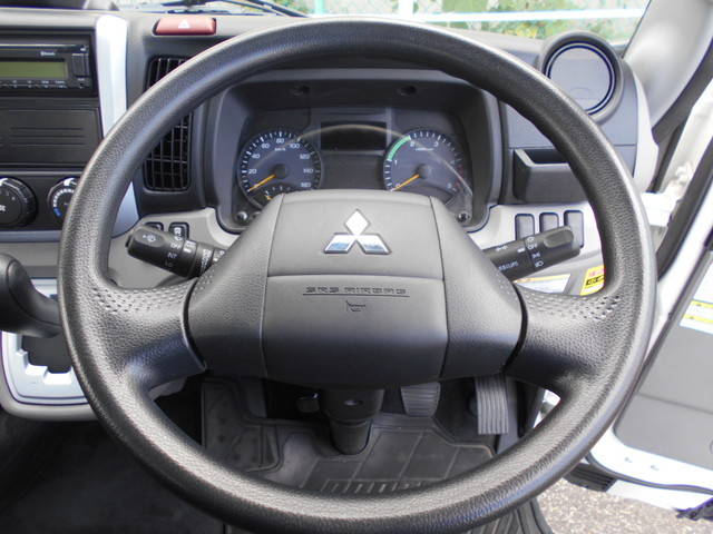 三菱ふそうキャンター平ボディ小型（2t・3t）[写真27]