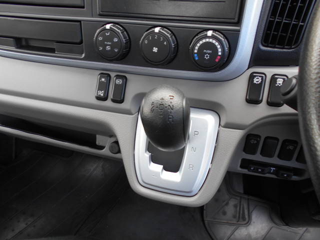 三菱ふそうキャンター平ボディ小型（2t・3t）[写真28]