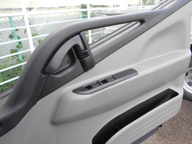 三菱ふそうキャンター平ボディ小型（2t・3t）[写真33]