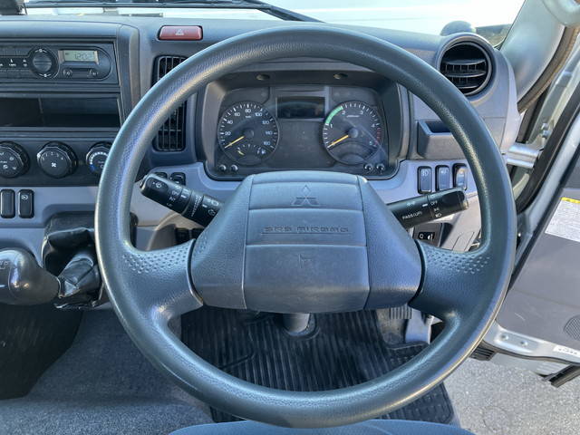 三菱ふそうキャンター平ボディ小型（2t・3t）[写真35]