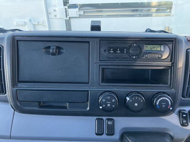 三菱ふそうキャンター平ボディ小型（2t・3t）[写真37]