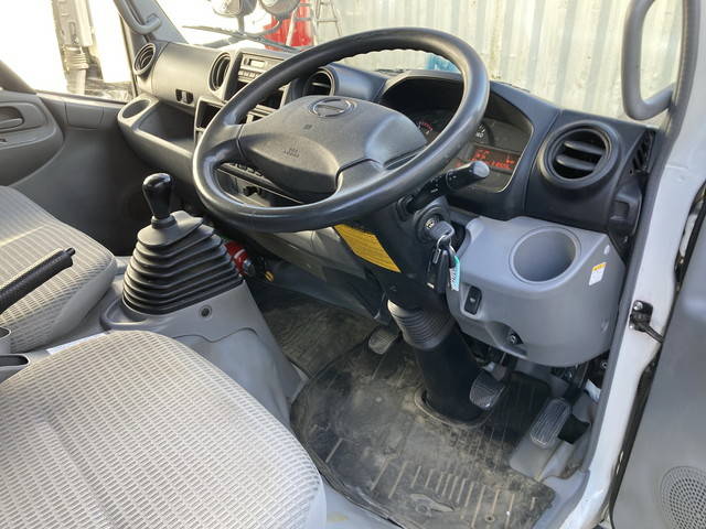 日野デュトロ平ボディ小型（2t・3t）[写真34]