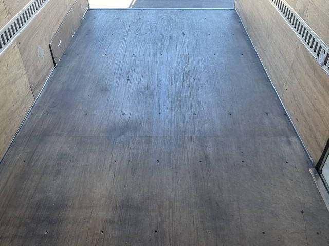 いすゞエルフアルミバン小型（2t・3t）[写真14]