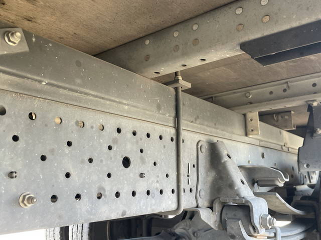 いすゞエルフアルミバン小型（2t・3t）[写真21]