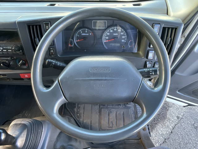 いすゞエルフアルミバン小型（2t・3t）[写真32]