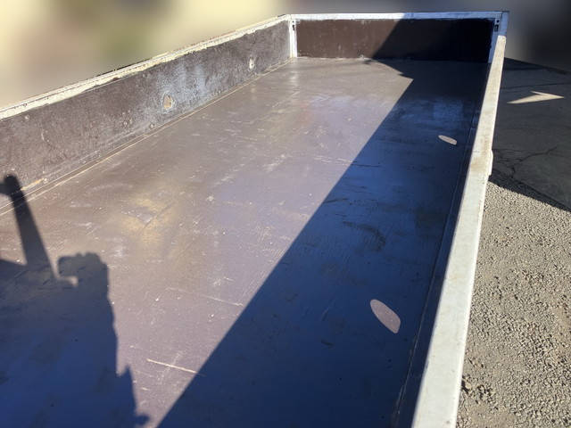 三菱ふそうキャンター平ボディ小型（2t・3t）[写真10]