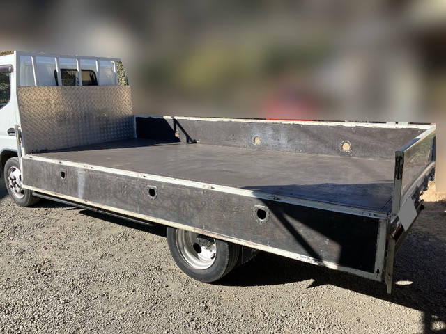 三菱ふそうキャンター平ボディ小型（2t・3t）[写真13]