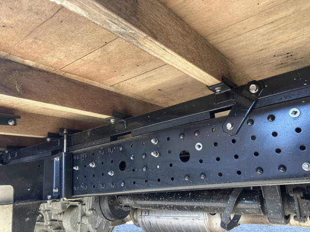 三菱ふそうキャンター平ボディ小型（2t・3t）[写真18]