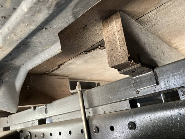 三菱ふそうキャンター平ボディ小型（2t・3t）[写真20]