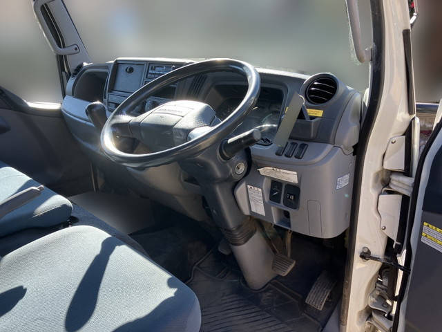 三菱ふそうキャンター平ボディ小型（2t・3t）[写真30]