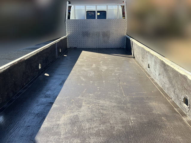 三菱ふそうキャンター平ボディ小型（2t・3t）[写真09]