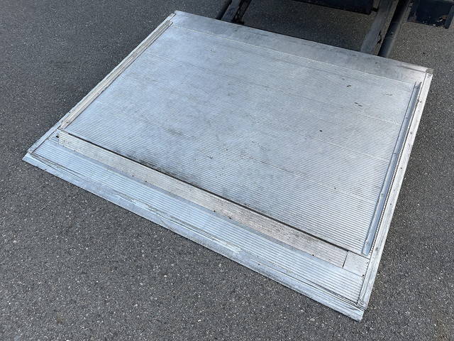 トヨタダイナアルミバン小型（2t・3t）[写真07]