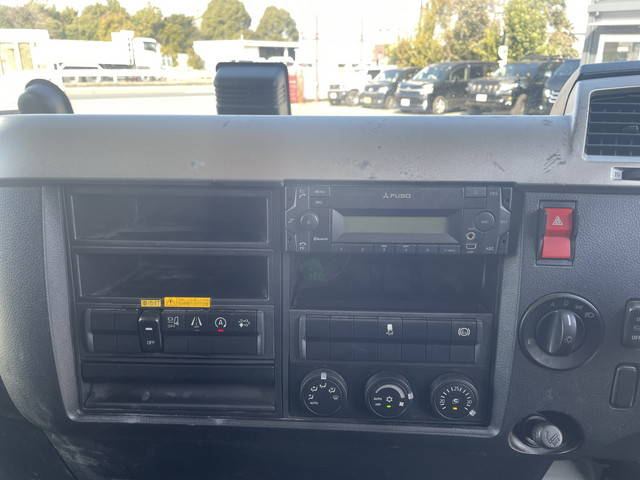 三菱ふそうファイター平ボディ中型（4t）[写真35]