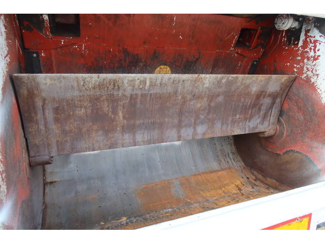 日野レンジャーパッカー車（塵芥車）中型（4t）[写真12]