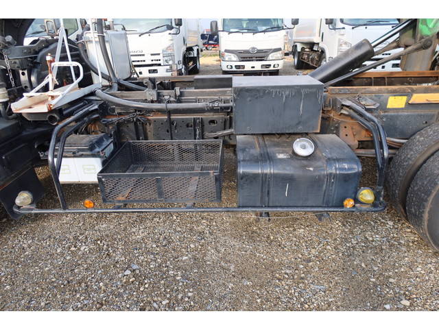 日野レンジャーパッカー車（塵芥車）中型（4t）[写真21]