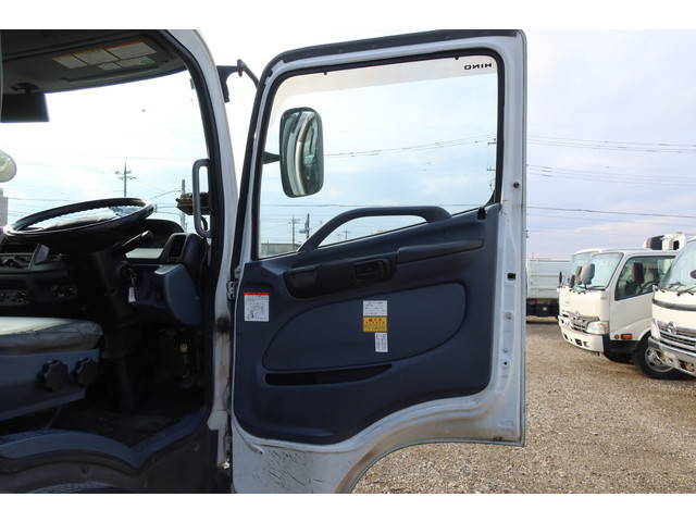 日野レンジャーパッカー車（塵芥車）中型（4t）[写真28]