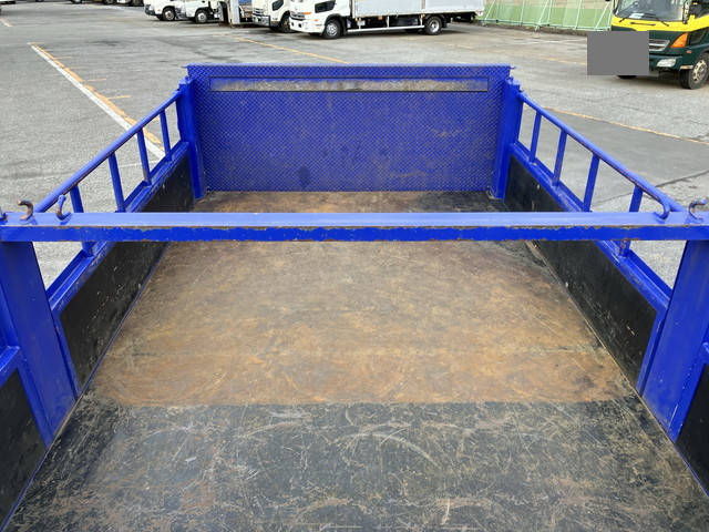 三菱ふそうキャンター平ボディ小型（2t・3t）[写真12]