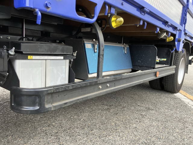 三菱ふそうキャンター平ボディ小型（2t・3t）[写真21]