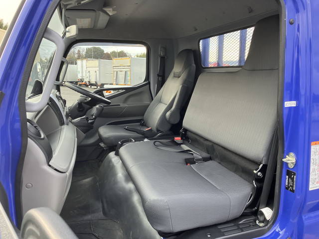 三菱ふそうキャンター平ボディ小型（2t・3t）[写真30]