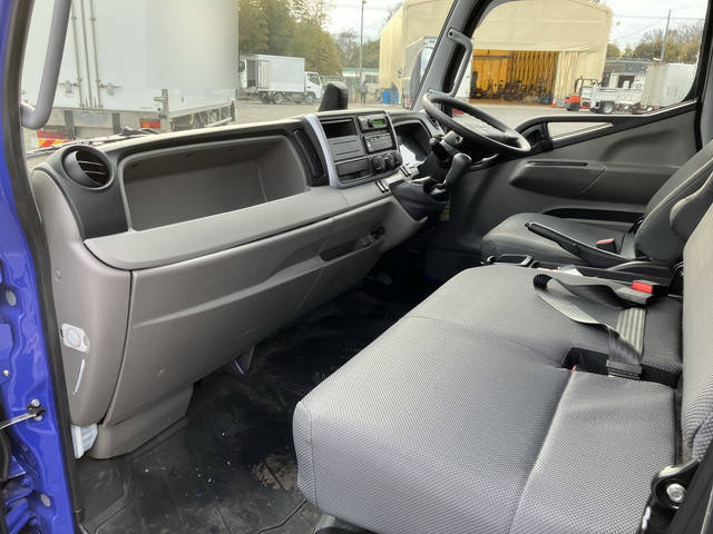 三菱ふそうキャンター平ボディ小型（2t・3t）[写真32]