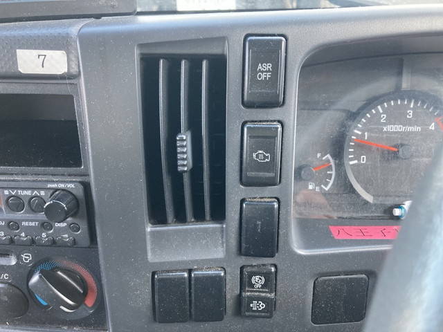 いすゞエルフアルミバン小型（2t・3t）[写真34]