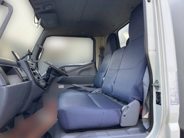 三菱ふそうキャンターアルミバン小型（2t・3t）[写真25]