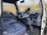 三菱ふそうキャンターアルミバン小型（2t・3t）[写真28]